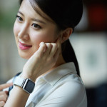 smart-strap-sgnl-transmits-sound-through-the-finger-in-the-ear_classiblogger