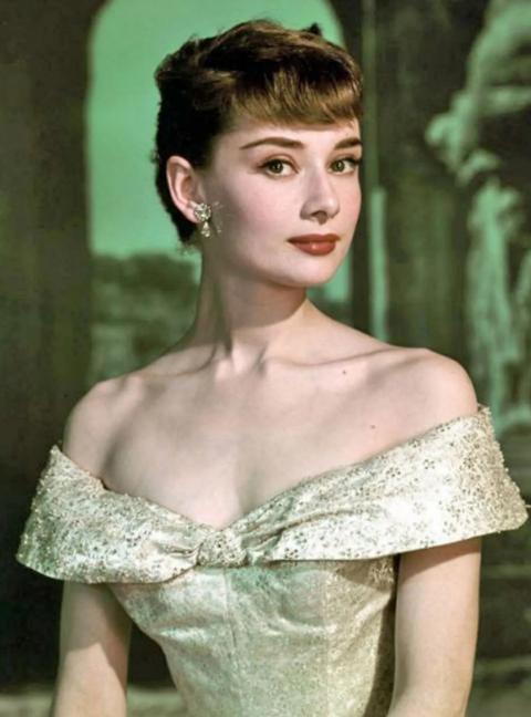 Audrey Hepburn-7 Celebrities Who Changed Fashion Forever-Classiblogger Uni Updates
