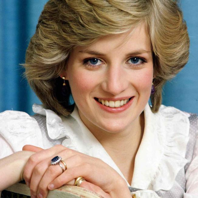 Princess Diana-7 Celebrities Who Changed Fashion Forever-Classiblogger Uni Updates